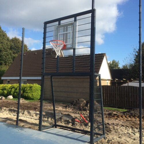 Voetbaldoel met basketbal VBC160 110 Voetbaldoel basketbal-combinatie uitgevoerd met 2 x 2 meter voetbaldoelen.