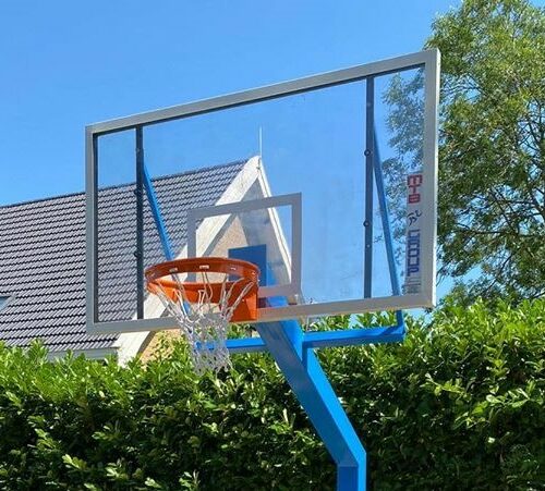 Basketbalbord Profi compleet 18 Wedstrijdformaat, het basketbalbord voor de echte basketbal-liefhebber. Hier uitgevoerd met dunkring.