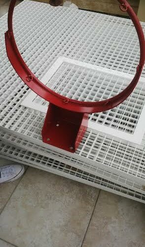 Antivandalisme basketbalbord 45 Onze geluids- en vandalisme-arme basketbalborden zijn bestand tegen alle weersomstandigheden.