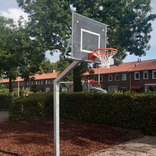 Basketbalpaal model Classic 81 Ideale basketbaldoelen voor speel en schoolplein. Slechts 1 van onze vele mogelijkheden. Naar keuze om in te betonneren of met een voetplaat en voorgeboorde gaten.