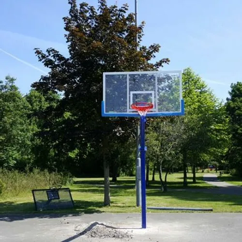 De professionele outdoor basketbalpaal.