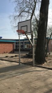 Deze basketbalpalen zijn de ideale oplossing voor schoolpleinen