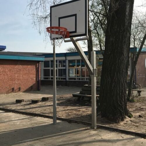 Verstelbare basketbalpaal Rothe+ 38 Deze basketbalpalen zijn de ideale oplossing voor schoolpleinen