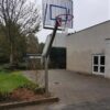 Basketbalpaal Rothe Fixed 58 Basketbalpaal rvs bij VSO de Zonnehoek in Apeldoorn