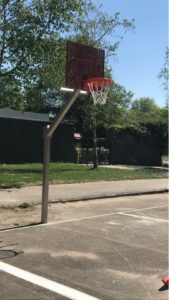 Onze verstelbare Rothe+ basketbalpaal in Amsterdam Molenwijk