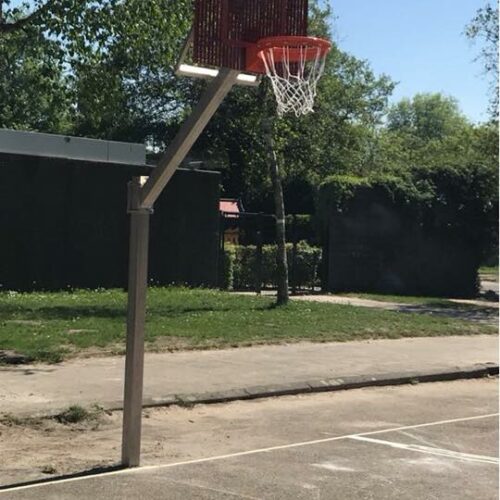 Basketbalpaal Rothe Fixed 41 Onze verstelbare Rothe+ basketbalpaal in Amsterdam Molenwijk