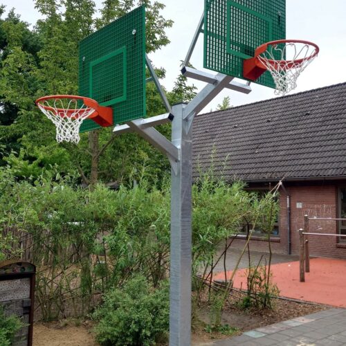 Basketbalpaal model Duo 37 Hier hebben we de basketbalborden - basketbaldoelen in een hoek van 90 graden gezet. Ideale basketbalpaal voor speel- en schoolplein.