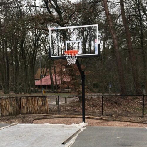 Basketbalpaal PROFI-outdoor 81 Voorzien van wedstrijdformaat basketbalbord.