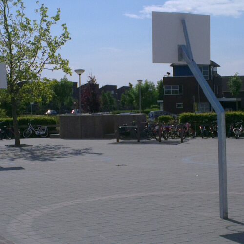 Basketbalpaal model Classic 52 Deze voordelige basketbaldoelen staan garant voor duurzaam en sportief spelplezier voor uw jeugd!