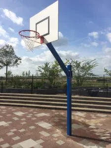 Basketbaldoel model Rothe+.. Verselbare basketbalpalen waar u jarenlang plezier van heeft en een aanwinst voor ieder speel- en schoolplein