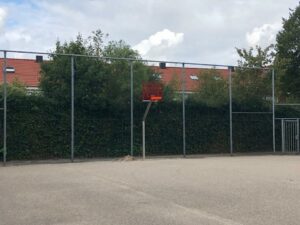 Onze basketbalpaal Rothe Fixed in Amsterdam bij het Noorderlicht. En ook voor de ballenvanger op de achtergrond kunt u natuurlijk bij SKWshop terecht.