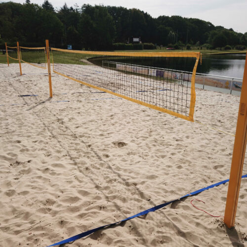Beachvolleybalnet en palen.