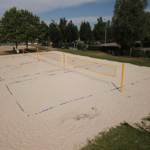 Beachvolleybal-sets 14 Strandvolleybal set compleet geleverd met palen, net en belijning.