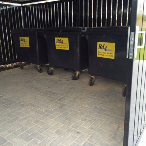 Afsluitbare fietsenstalling Center 21 Overkapping Center is multifunctioneel, fietsen, containers of voor andere materialenopslag. Voor meer comfort kan de fietsenberging Center worden voorzien van geïntegreerde LED-verlichting met sensor en timer, netjes weggewerkt in de constructie.