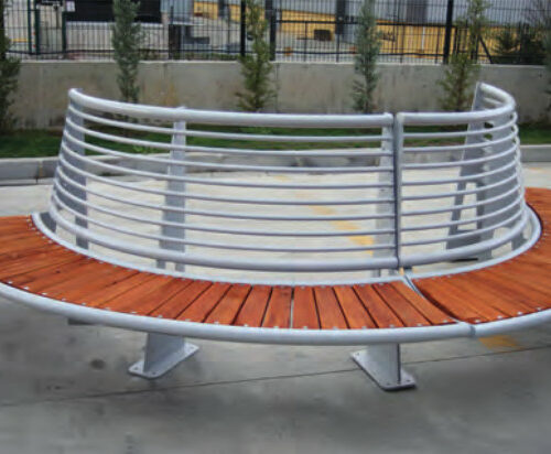 Boombanken model Yuvar 36 Half segment van de boombank Yuvar uitgevoerd in RAL 9006 poedercoating.