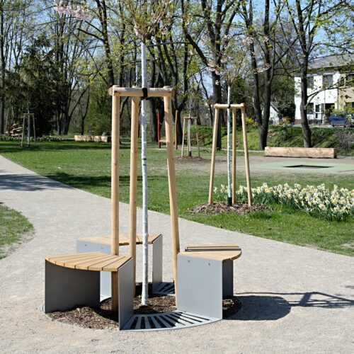 Onze leukste boombeschermer, model Segmo. Hier afgebeeld met 3 zit-elementen. Ook in diverse andere uitvoeringen leverbaar.