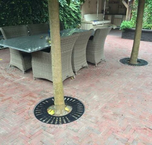 Boomrooster Marbella 27 Ronde boomroosters, in diverse diameters en met diverse afmetingen boomgaten leverbaar. Hier afgebeeld in zwart ral 9005