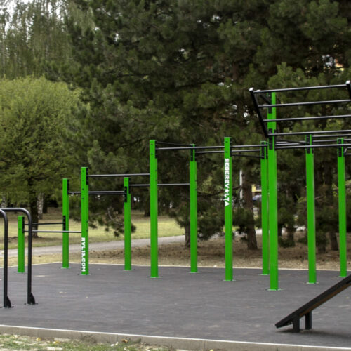 Calisthenics toestellen. Park Uruk 25 Absoluut een aanwinst voor iedere woonwijk - park. De Revolution 13 calisthenics-toestellen van SKWshop