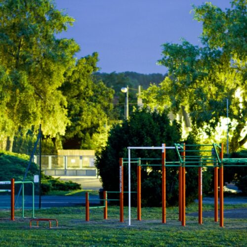 Calisthenics toestellen. Park Uruk 18 Buiten-fitness. Met onze Revolution-lijn, onbezorgd buiten sporten, sociaal en gezond.