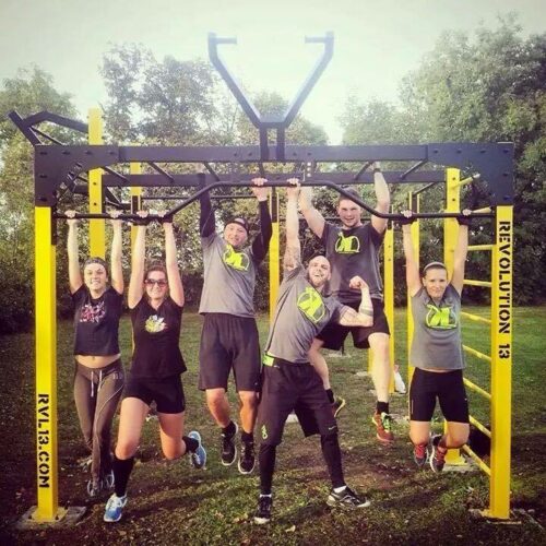Calisthenics toestellen. Park Uruk 21 Op deze afbeelding kunt u goed de zware materialen van onze calisthenics-toestellen zien