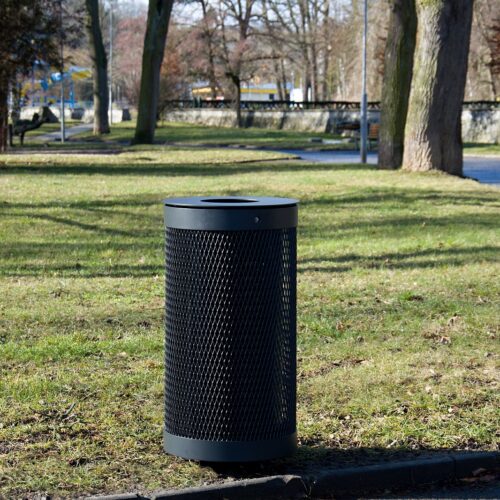 Stijlvol afvalbeheer in uw park of tuin met de stevige stalen buitenafvalbak model Robust.