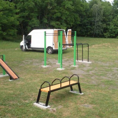 Buitenfitness Sit up banken 13 Outdoor sit-up banken. Zeer hoogwaardig afgewerkt. Leverbaar in diverse ral kleuren.