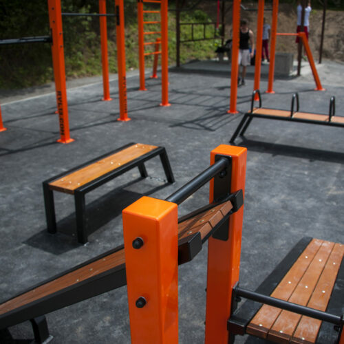 Calisthenics toestellen. Park Uruk 22 Zeer hoogwaardig afgewerkte buiten fitness, calisthenics-toestellen. Leverbaar in diverse ral kleuren en kleurencombinaties
