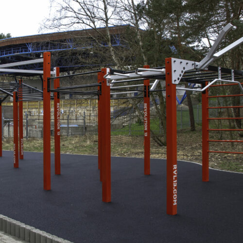 Calisthenics toestellen. Park Uruk 20 Onze fitness- bootcamp parken zijn onbeperkt uitbreidbaar met diverse accessoires en toestellen.