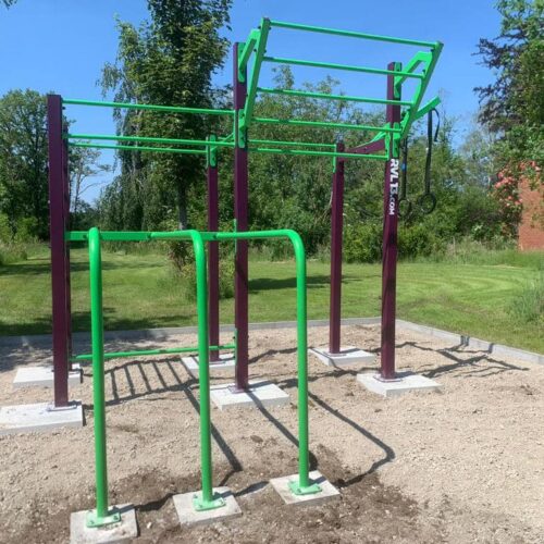 Calisthenics toestel Petum 66 Op montage bij onze Zuiderburen voor een Calisthenicstoestel in een privetuin.