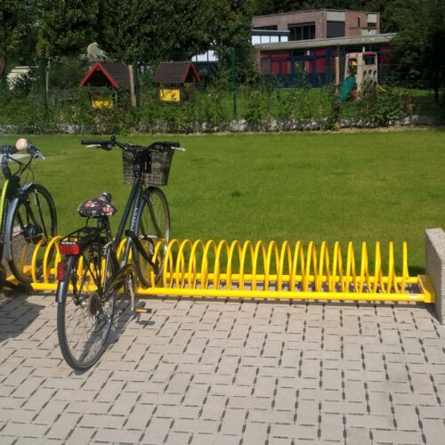 Fietsenrekken model Spirit Concrete 33 Fietsenrek Spirit Concrete. Hier in een fraaie gele poedercoating afgebeeld.