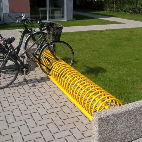 Fietsenrekken model Spirit Concrete 35 Italiaans design fietsenrek. Fiets-parkeren op zijn mooist! Deze fietsenrekken zijn leverbaar in diverse lengtes en ral kleuren.