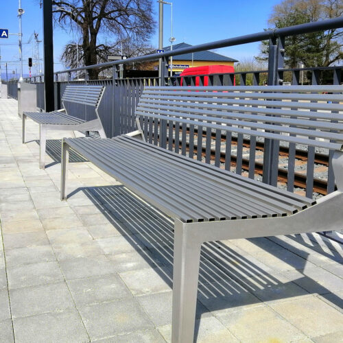 Parkbanken model Berga 17 Parkbank Berga is ideaal voor gemeentes, scholen, zorginstellingen en bedrijven die op zoek zijn naar betrouwbaar, stijlvol en duurzaam zitmeubilair.