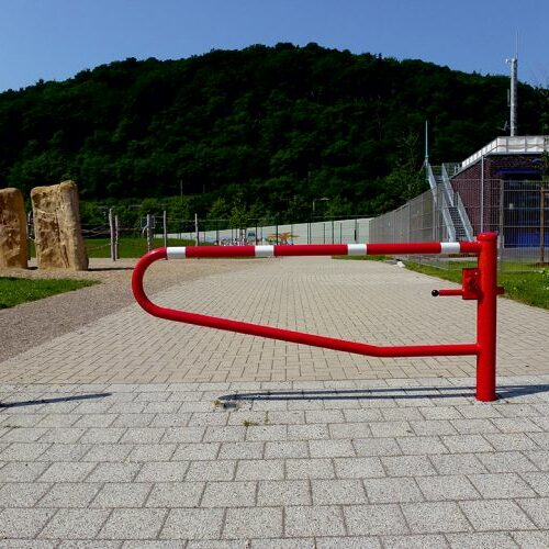 Toegangspoortje. De uitvoering van deze duurzame draaipoort, toegangspoort met een ronde buis-afwerking.