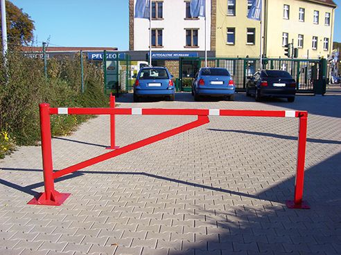 Draaipoort S 2 Onze draaipoorten worden naar keuze met voetplaat of een inbetonneerbare uitvoering geleverd