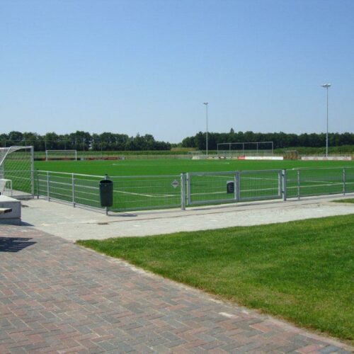 Dubbelstaafmat hekwerk 43 dsm hekwerk (dubbelstaafs-staalmatten) Een uitstekende keuze voor uw sport-accommodatie