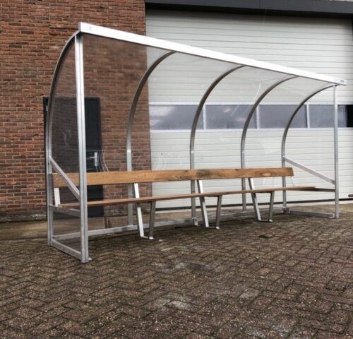 Dugout model 170 32 Op aanvraag kunnen deze dugouts ook uitgevoerd worden in een ral kleur van uw keuze en/of met kuipstoelen in uw clubkleuren.