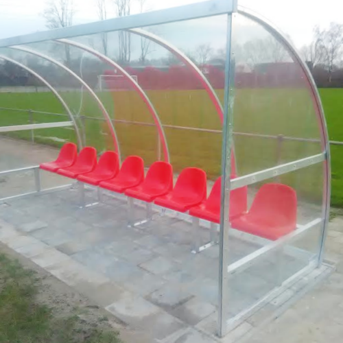 Dug outs model 160 21 Dug-outs met uv slagvast polycarbonaat en volledig ge;ast aluminium.