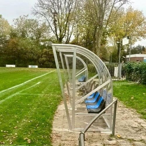 Dug out model 195 23 Extra diep is extra comfort voor de reservespelers. Dug-out DO195, leverbaar tot een lengte van maar liefst 7 meter