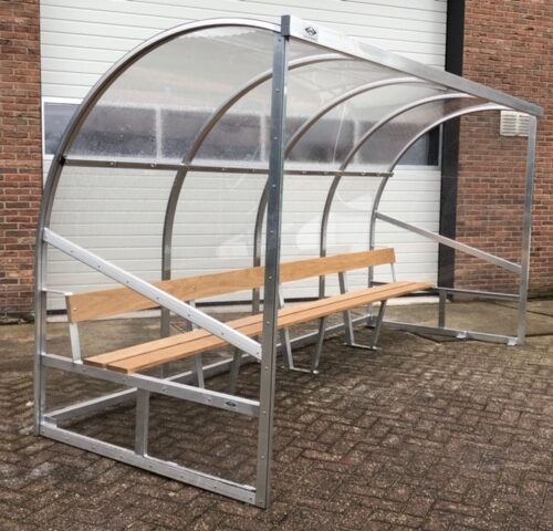 Dug out model 180 39 Onze dug-out DO180 uitgevoerd in aluminium naturel. Lengte 4 meter, gereed voor transport naar de klant.