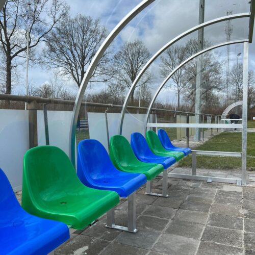 Dug outs model 160 27 Dug out DO160, naar keuze met FSC zitplanken of kuipstoeltjes in uw clubkleuren