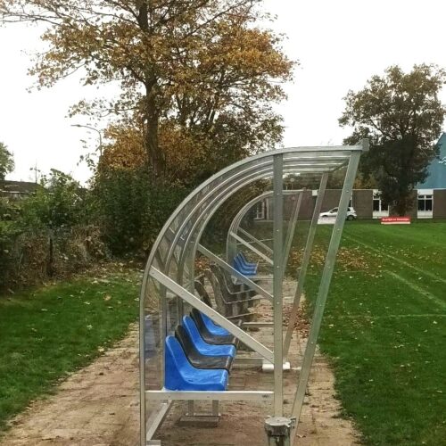 Dug out model 195 25 Dugout kopen? Aluminium dug-outs, extra diep. Topsegment! Een ideale voetbal dugout voor een messcherpe prijs! Diverse lengtes leevrbaar