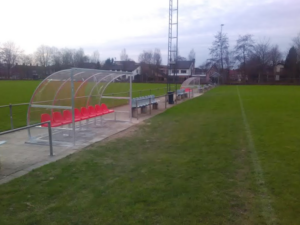 Dugouts DO160. Helaas is de foto genomen met slecht weer. Maar het zijn absoluut top dug-outs!