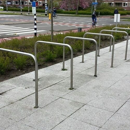 Fietsnietjes D60 mm 23 In rvs geven deze aanleunbeugels uw buiten ook nog eens een luxe uitstraling