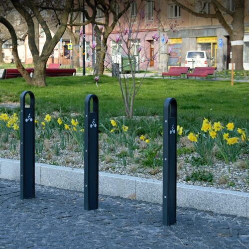 Fietsenrek Venice 16 Meerdere aanleunbeugels Venice uitgevoerd in het antracietgrijs creëren samen mooie fietsenrekken.