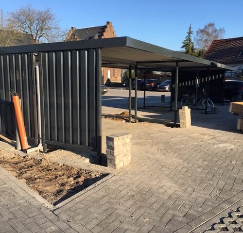 Fietsoverkapping Leipzig – Budgetvriendelijk & Schakelbaar 64 Onze fietsoverkappingen worden geïnstalleerd op prefab funderingen 30x30cm. De perfecte fietsoverkapping - fietsenstalling voor scholen.