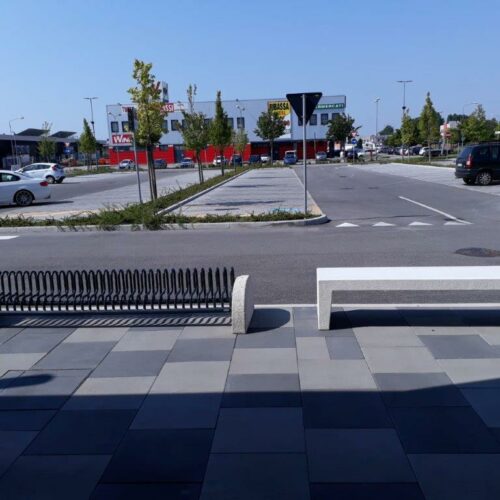 Fietsenrek model Gamma 36 Fietsenrek Gamma, gecoat in diepzwart ral 9005. Met de halfronde i.p.v. vierkante betonsteunen. Deze fietsenrekken zijn zeer geschikt voor vrijstaande plaatsing en een aanwinst voor de buitenruimte.