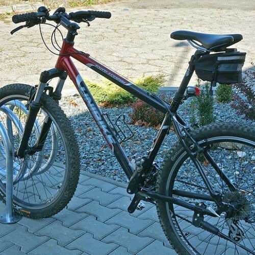 Leuk fietsenrek in spiraalvorm. Leverbaar in 2 uitvoeringen (lengtes). 53cm en in een lengte van 125cm.