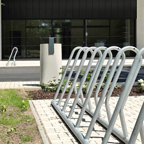Fietsenrek Loop 16 Het compacte ontwerp van het Loop fietsenrek zorgt ervoor dat het weinig ruimte inneemt, ideaal voor stedelijke omgevingen.