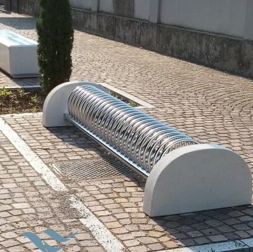 Fietsenrekken model Spirit Concrete 49 Dit vrijstaand fietsenrek is leverbaar met 5, 7 of 9 fietsplekken – passend bij elke situatie.