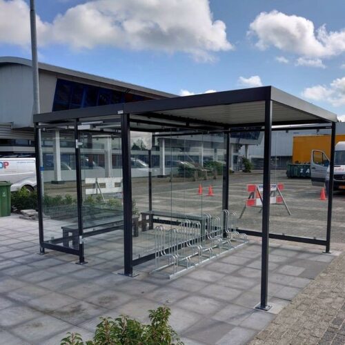 Fietsenrekken model FR4000 32 Hier deze degelijke fietsenrekken geplaatst in rookoverkapping - fietsoverkapping combinatie model Keulen